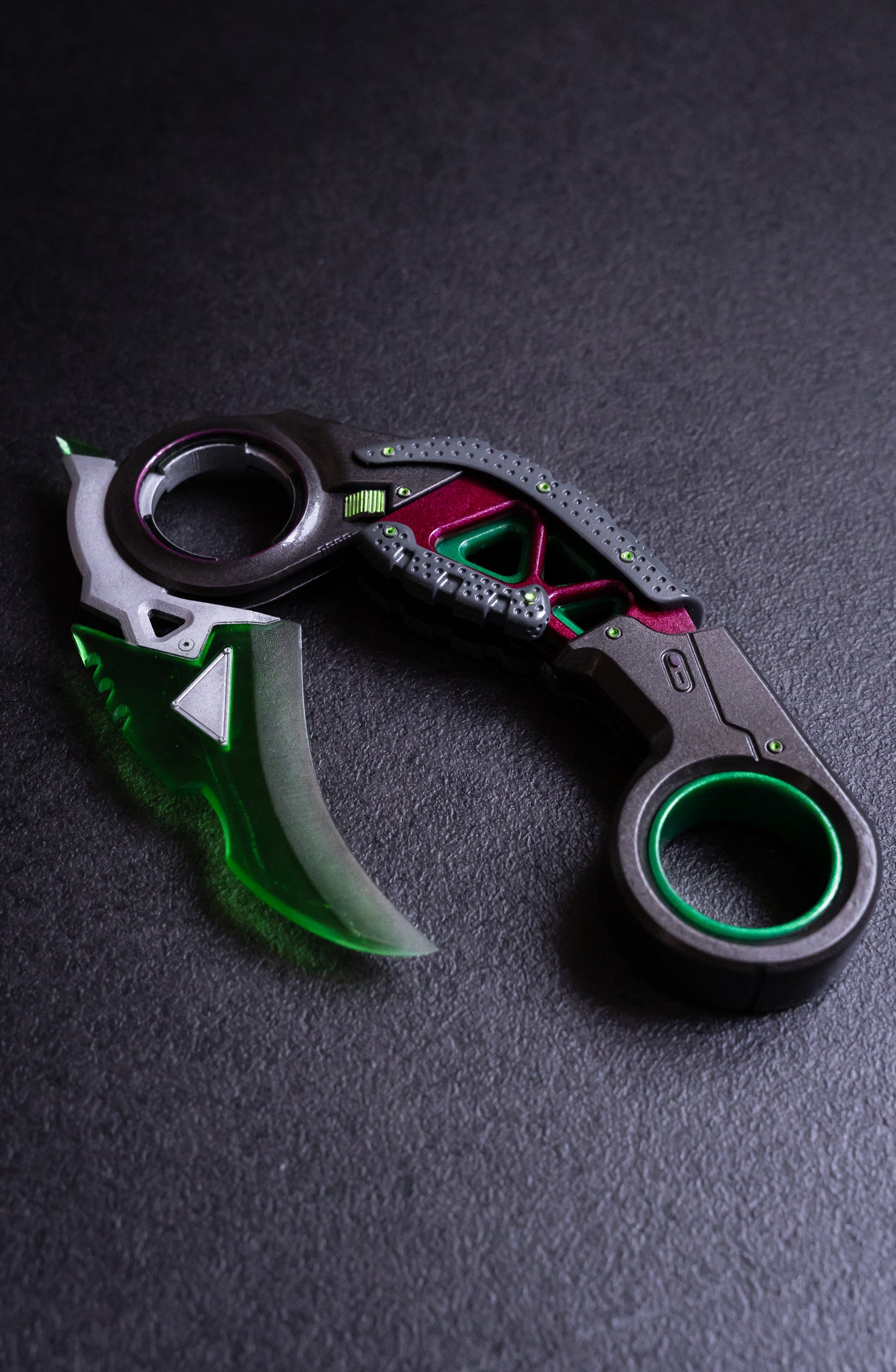 Apex Legends Red Claw Heirloom